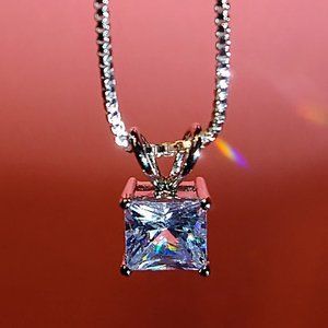 Classic elegant pendant with box chain.